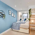 Large Duplex Penthouse - Parking Апартаменти Лідс