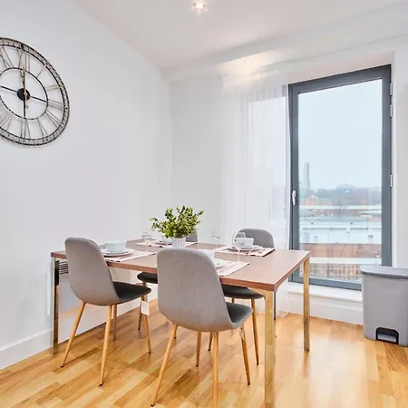 Large Duplex Penthouse - Parking リーズ