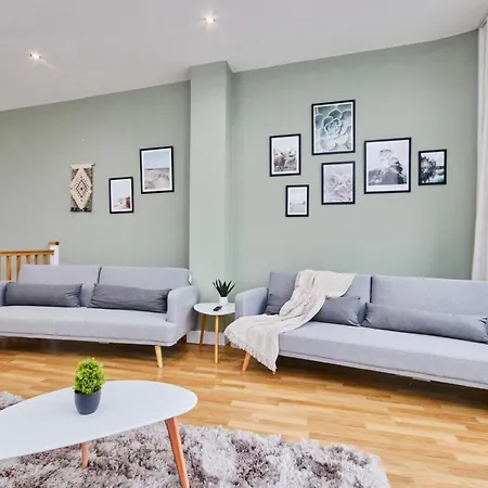 Large Duplex Penthouse - Parking Apartment