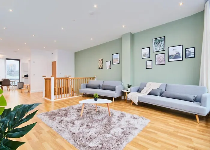 Large Duplex Penthouse - Parking * Leeds (West Yorkshire)