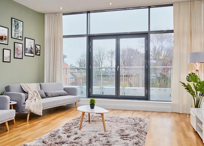 Large Duplex Penthouse - Parking * Leeds (West Yorkshire)