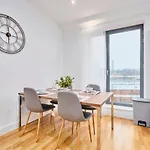 Large Duplex Penthouse - Parking Leeds (West Yorkshire)