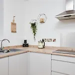 Large Duplex Penthouse - Parking * Leeds (West Yorkshire)