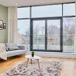 Large Duplex Penthouse - Parking * Leeds (West Yorkshire)