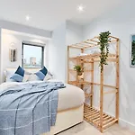Large Duplex Penthouse - Parking Leeds (West Yorkshire)
