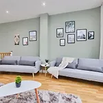 Large Duplex Penthouse - Parking Apartment