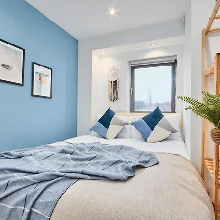 Large Duplex Penthouse - Parking * Leeds (West Yorkshire)