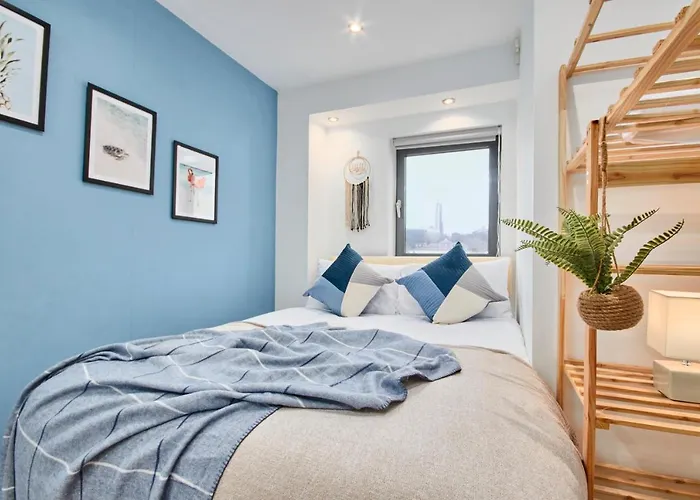 Large Duplex Penthouse - Parking * Leeds (West Yorkshire)