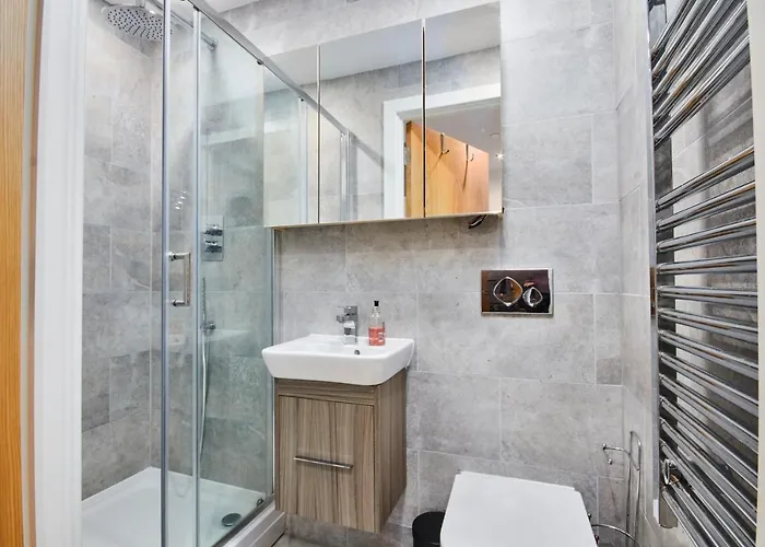 Large Duplex Penthouse - Parking * Leeds (West Yorkshire)