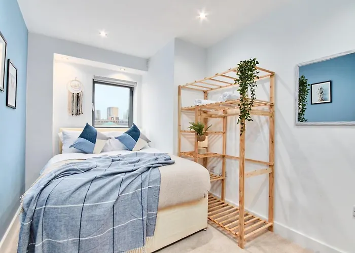 Large Duplex Penthouse - Parking Leeds (West Yorkshire)